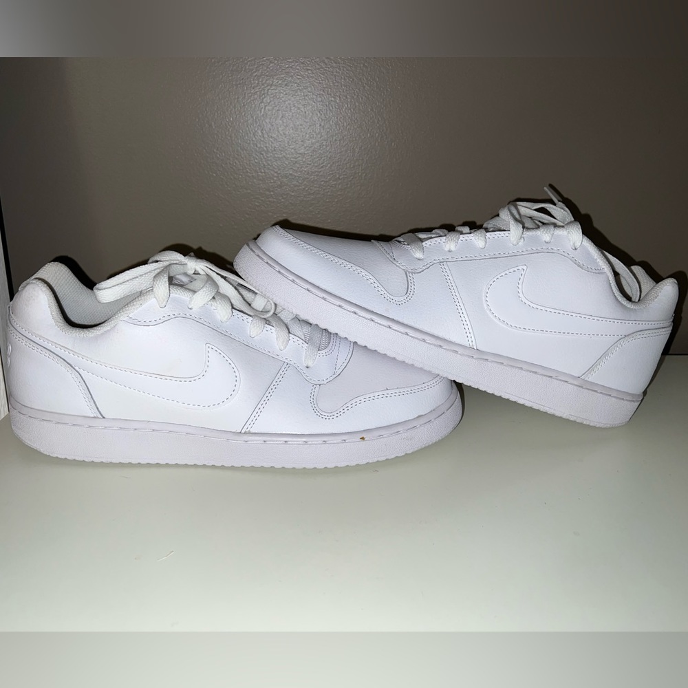 Nike Men's Ebernon Low Basketball Sneakers. Men’s 10.5.